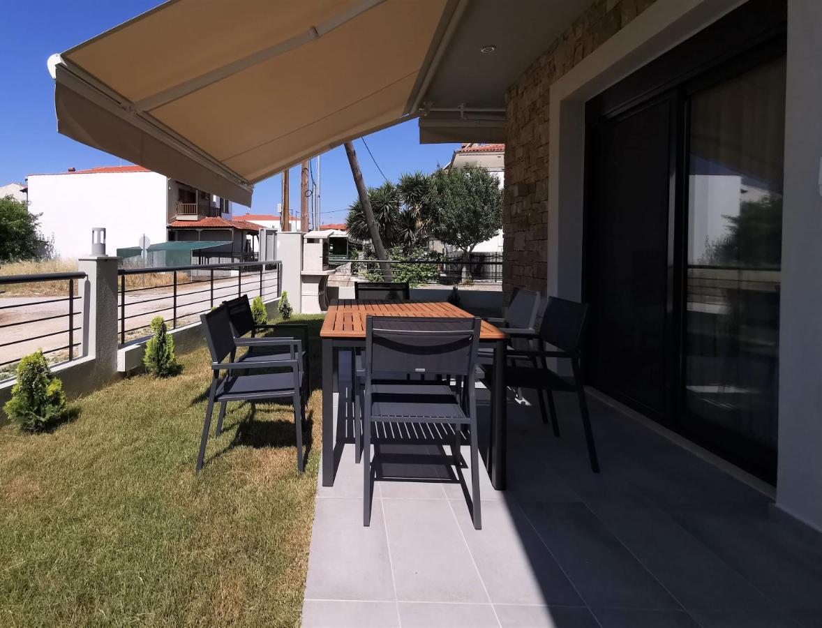 Nikiti Modern Villa Екстериор снимка